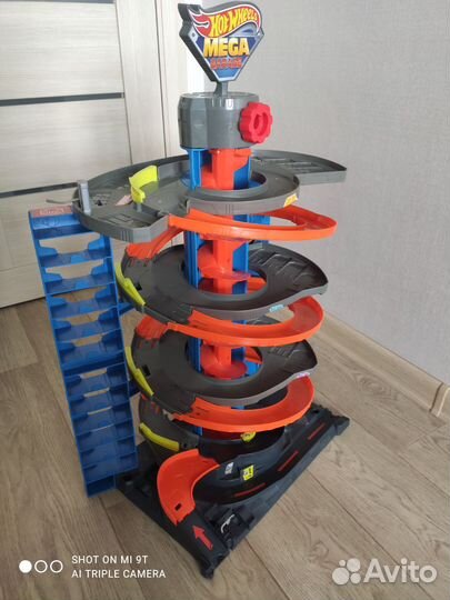 Трек hot wheels mega garage