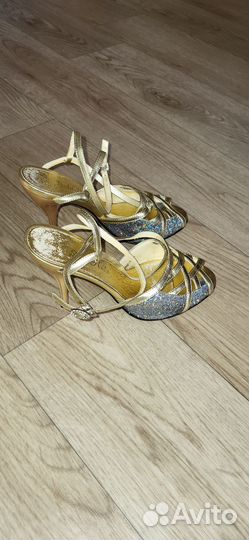 Наряд праздничный женский