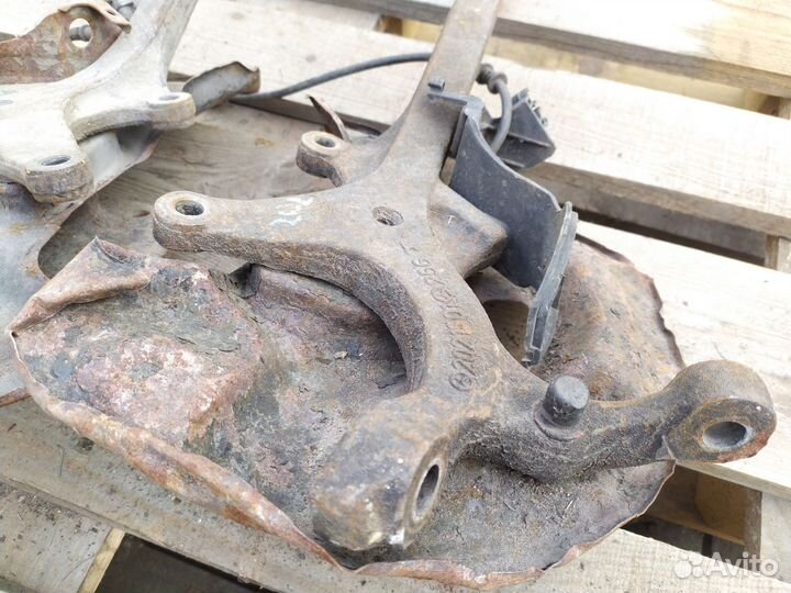 Кулак поворотный передний Mercedes W202 W208