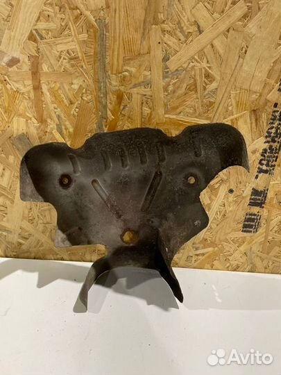 Тепловой экран Renault Logan K7J 2006