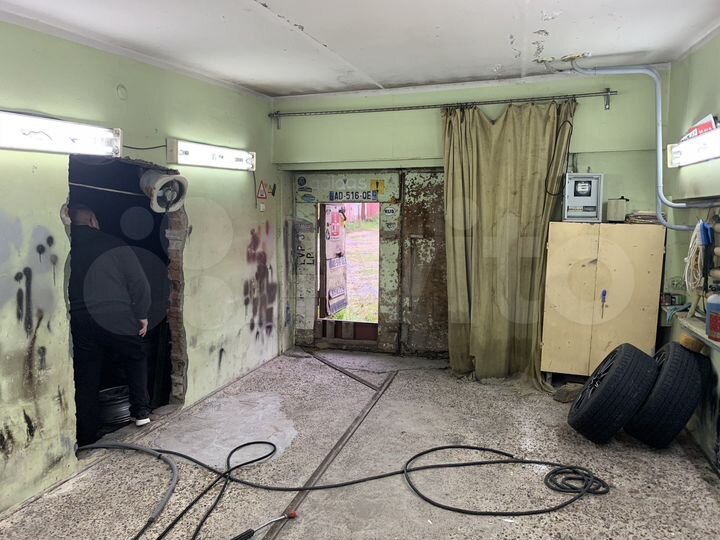 Гараж, > 30 м²