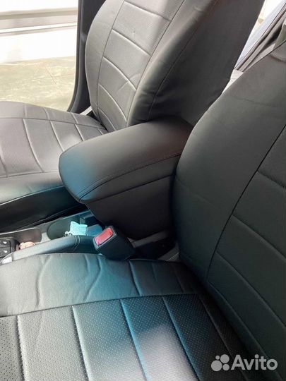 Подлокотник Kia Rio 3