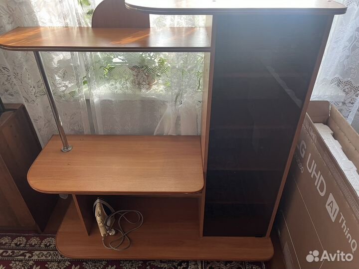 Тумба под телевизор в хорошем состоянии