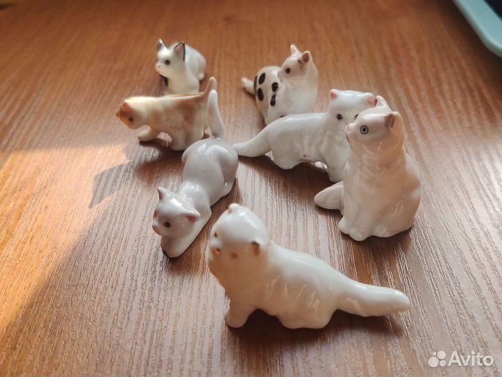 Фарфоровые фигурки кошечки