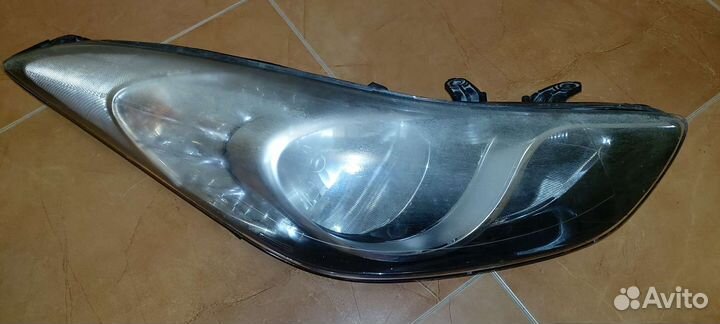 Фара передняя правая Hyundai Elantra 5 MD