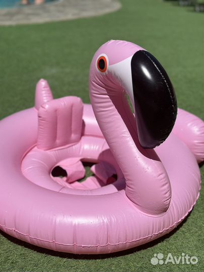 Надувной круг фламинго с ножками