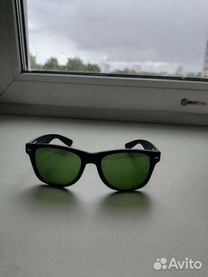 Солнцезащитные очки Ray Ban