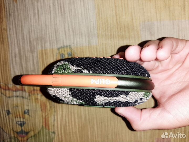 Продам колонку jbl Clip4