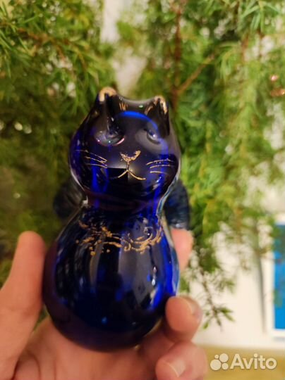 Стеклянная скульптура. Крылатый синий кот