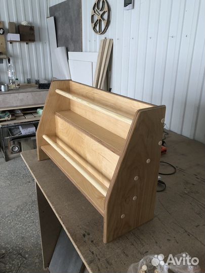 Полка для книг Монтессори