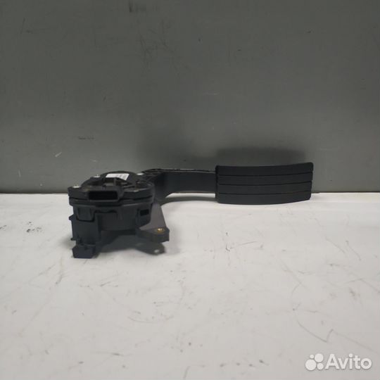 Педаль газа Renault Logan 2