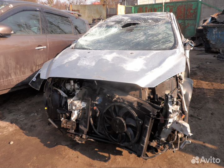 Peugeot 308 задняя дверь