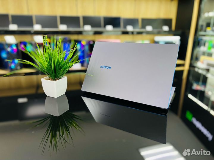 Мощный ноутбук Honor 14