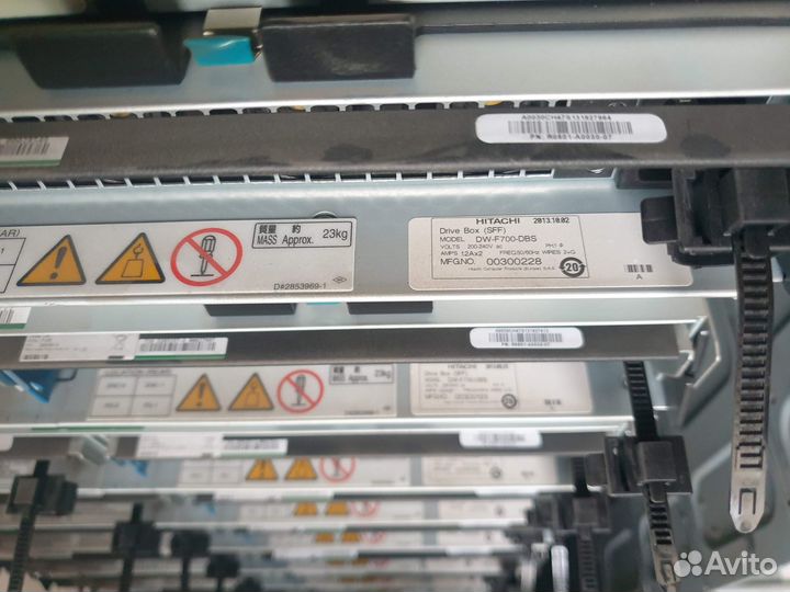 Дисковая полка Hitachi на 24 и 15 дисков