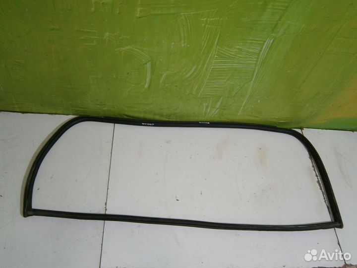 Уплотнитель замок стекла Volkswagen Touareg