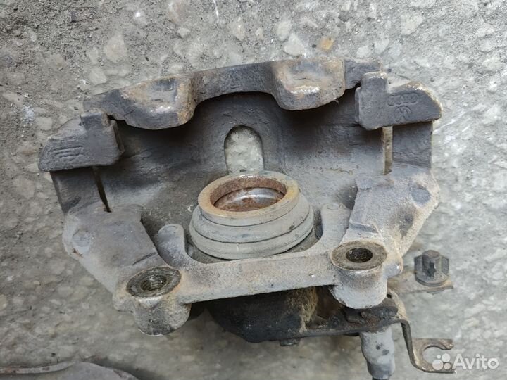 Суппорт передний passat B5 2,0
