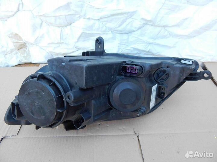 Фара правая Volkswagen Golf Plus 2 поколение (2009