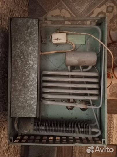 Минихолодильник (не рабочий )