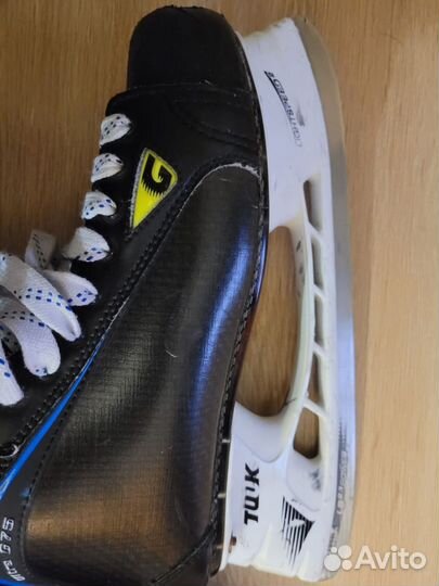 Коньки хоккейные профессиональные