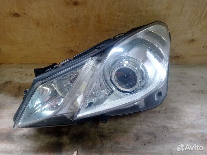 Фара передняя левая Mercedes W207