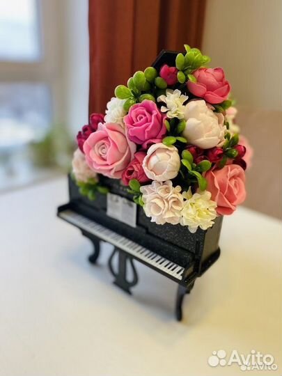 Букет из мыла в рояле