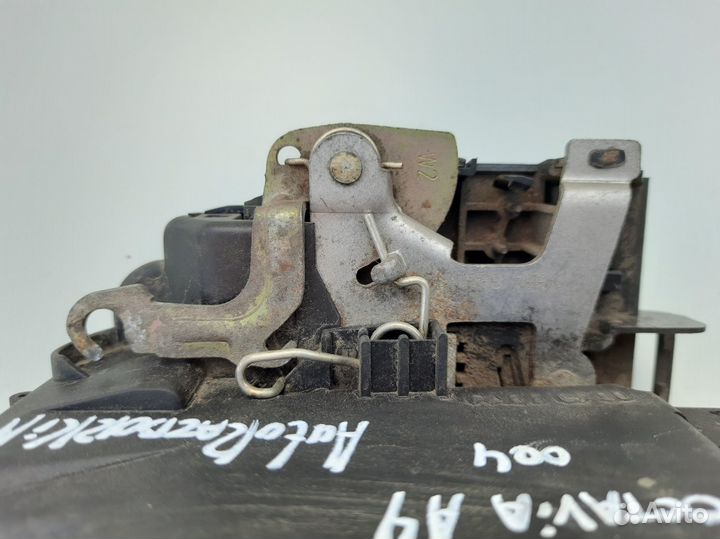 Замок задний левый Skoda Octavia A4 Golf 4