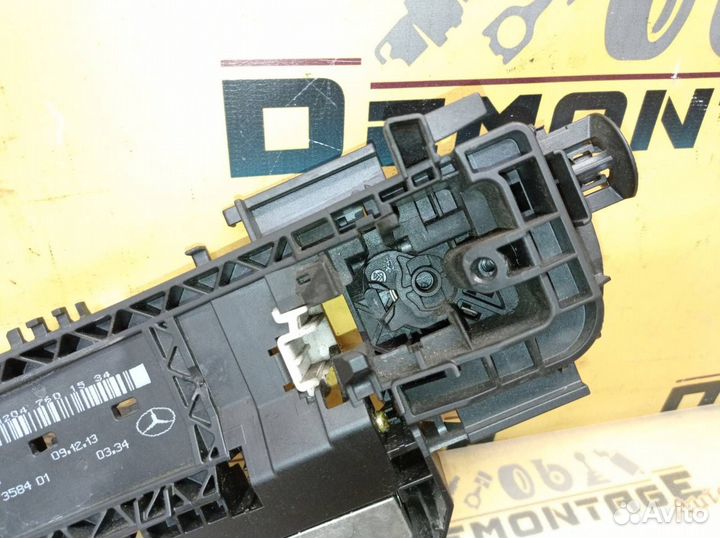 Кронштейн ручки двери передний левый Mercedes Glk