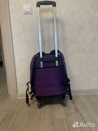 Детский рюкзак на колесах с выдвижной ручкой