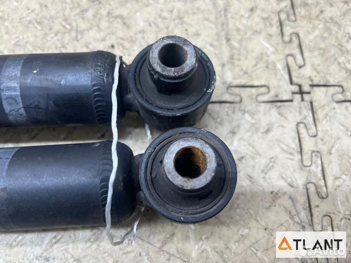 Амортизатор задний toyota prius