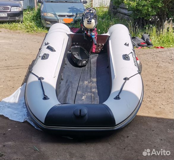 Лодка Regatta320