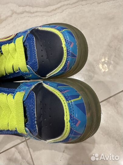 Кроссовки на колесиках heelys 30