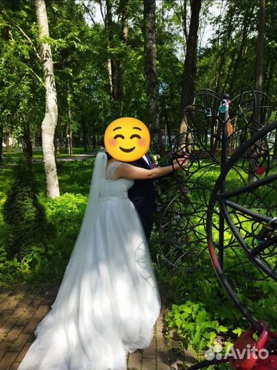 Свадебное платье со шлейфом