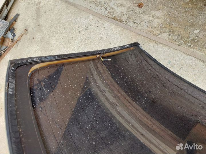 Стекло заднее Volkswagen Polo