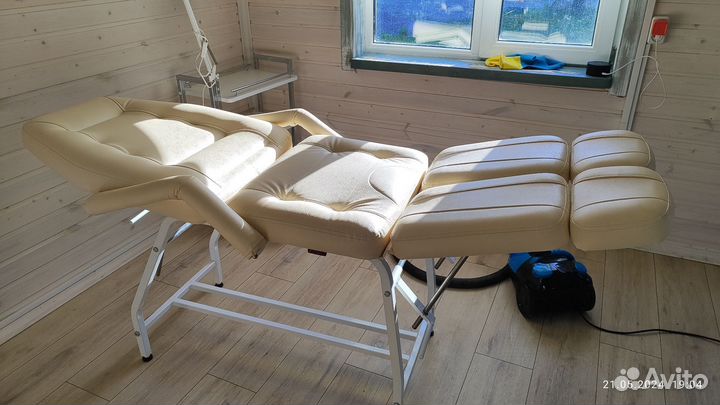 Педикюрное кресло с тумбой