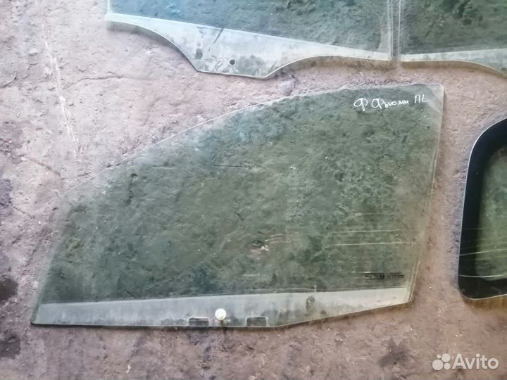 Стекло двери Форд Фиеста М5