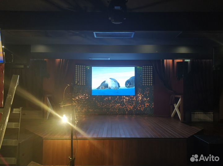 Светодиодный экран для помещения 229*133см