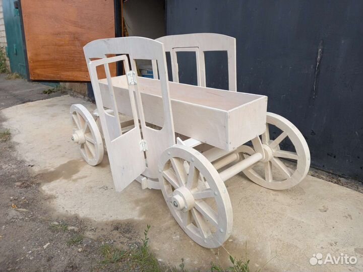 Карета декоративная для сада