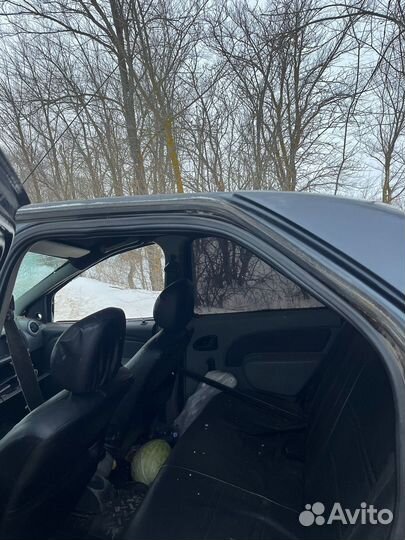 Renault Logan 1.6 МТ, 2006, битый, 300 000 км