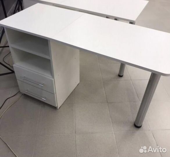 Маникюрный стол складной