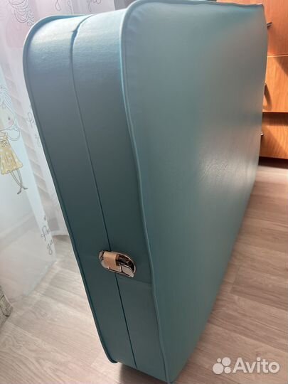 Массажная кушетка