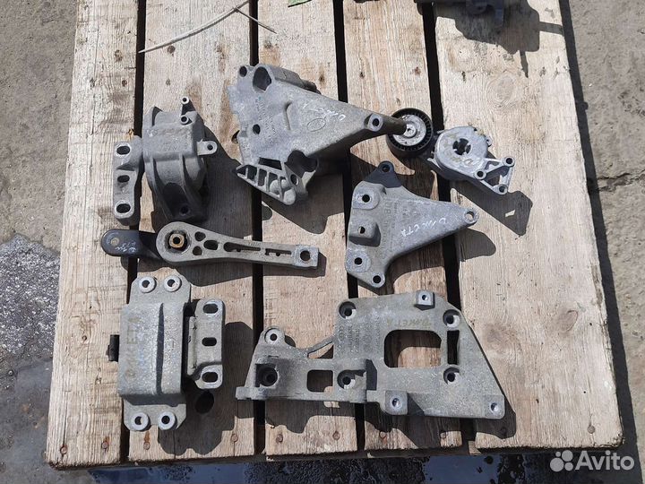 Подушки двигателя АКПП Volkswagen Jetta 5