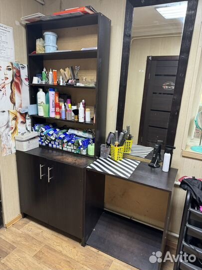 Шкаф и столик