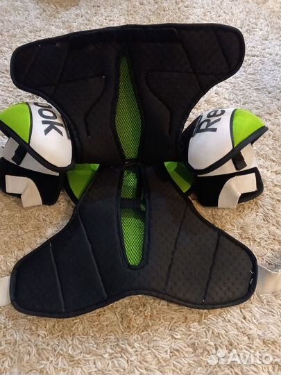 Нагрудник хоккейный reebok sr