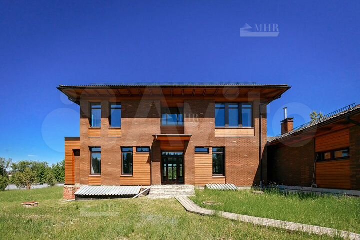 Дом 793,8 м² на участке 29,6 сот.