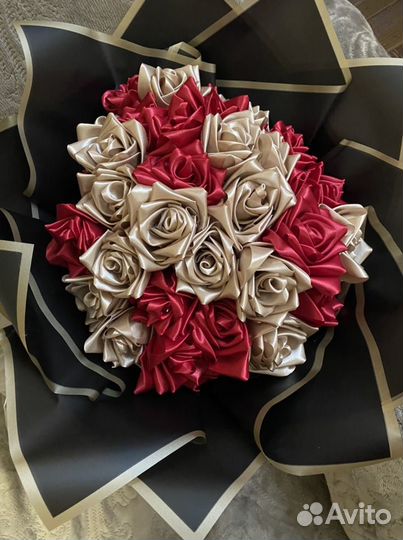 Букет из атласных роз