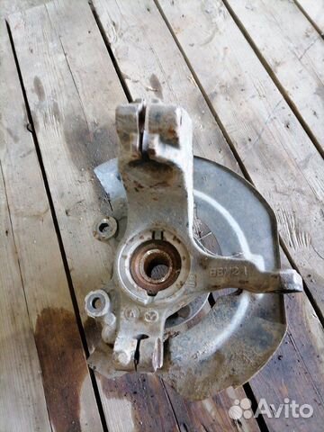 Поворотный кулак передний правый Mazda 3 хэтчбек