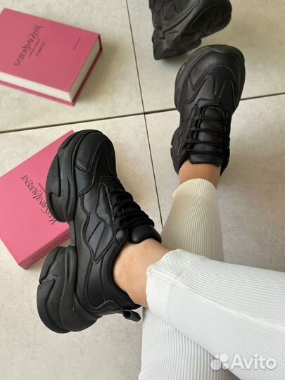 Кроссовки женские