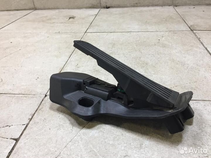 Педаль газа Volkswagen Tiguan 5N1 2007-2011г