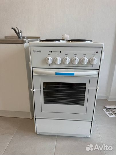 Электро плита и раковина от застройщика