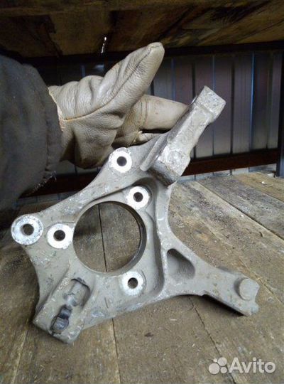 Кулак (цапфа) передний правый Chevrolet Cruze 2013